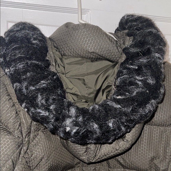 Northface Women's olive green Puffer Jacket - Picture 3 of 8